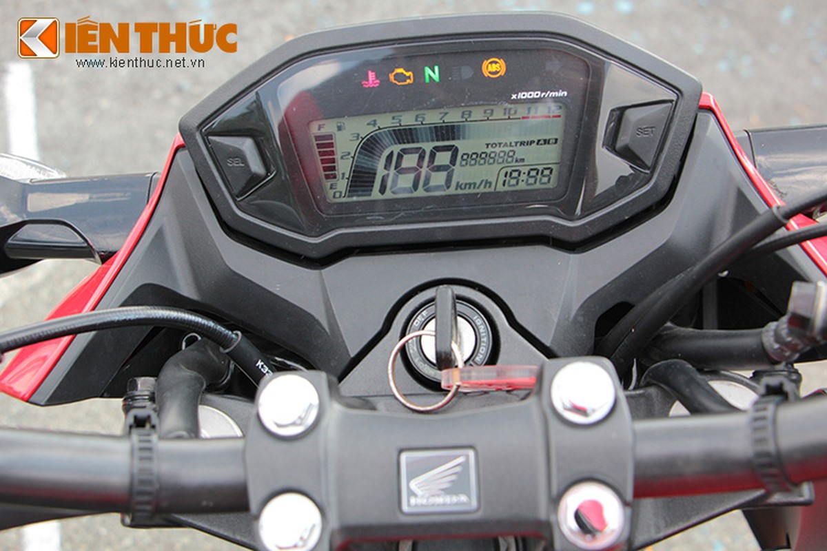 Dien kien moto PKL Honda CB300F gia 80 trieu tai Viet Nam-Hinh-3